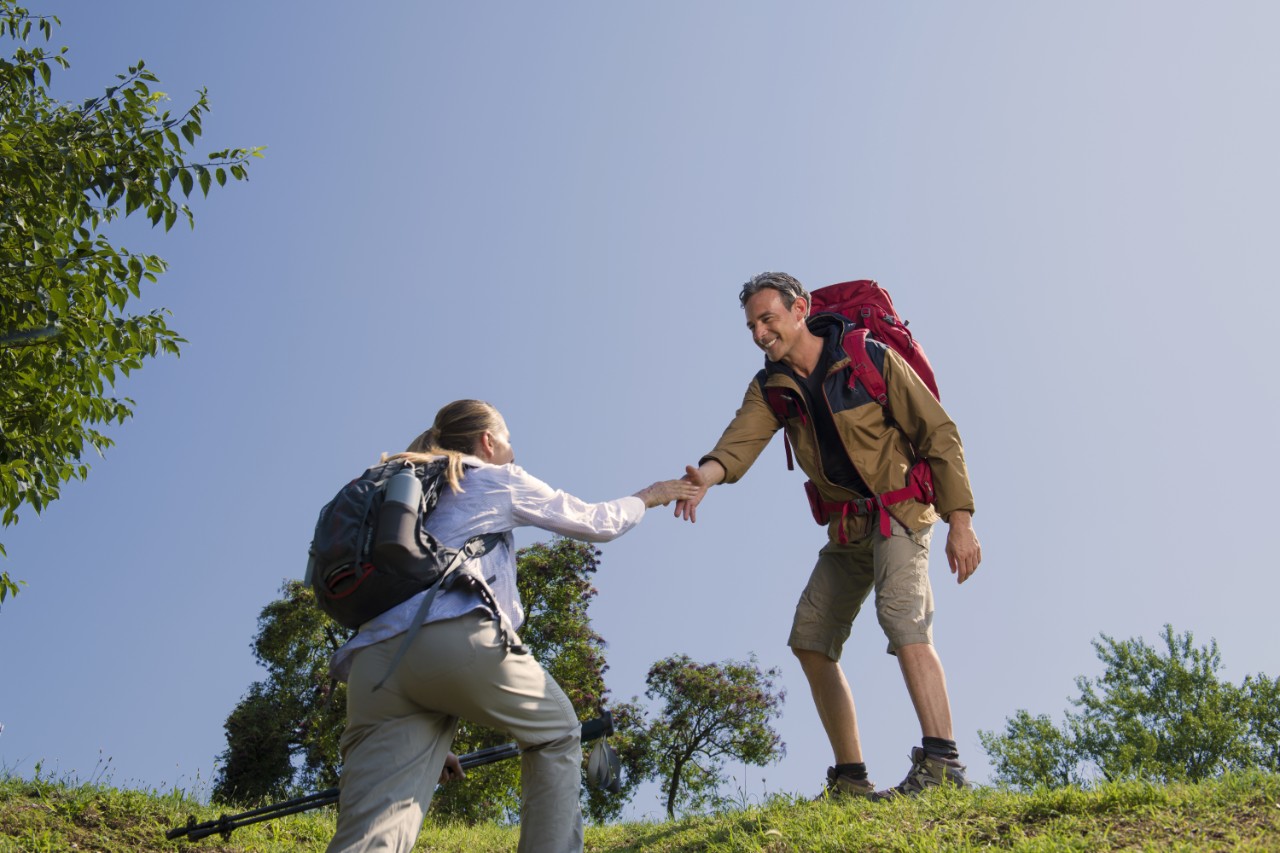 Examen auditivo en Colombia y audífonos para mayores