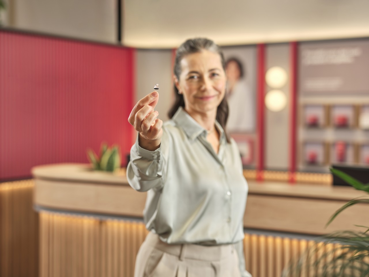 cliente-gaes-centro-auditivo-audifono-tamaño